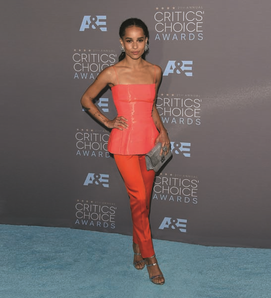 ÇOK YÖNLÜ YILDIZ ZOE KRAVITZ FARKLI TARZIYLA  DİKKAT ÇEKİYOR