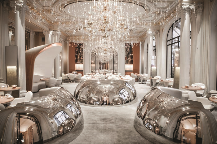 PARİS’TE ŞIK DEKORLARIN  YILDIZLI MENÜLERLE BULUŞMASI