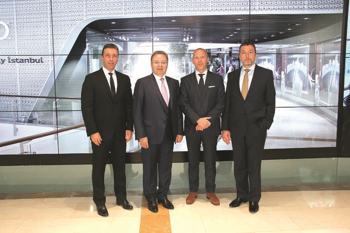 OTOMOBİL MERAKLILARI İÇİN “GELECEĞİN SHOWROOMU”