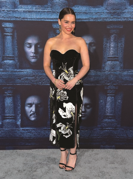 İNGİLİZ OYUNCU EMILIA CLARKE FARKLI TARZLARI DENEMEYİ SEVİYOR