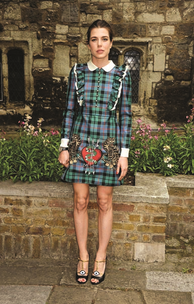 TARİHİ KİLİSE KAPILARINI MODA İÇİN AÇTI 