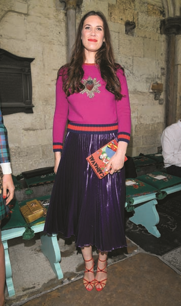 TARİHİ KİLİSE KAPILARINI MODA İÇİN AÇTI 