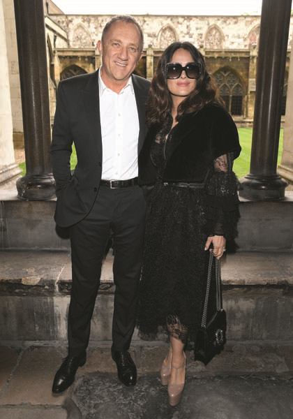 TARİHİ KİLİSE KAPILARINI MODA İÇİN AÇTI 