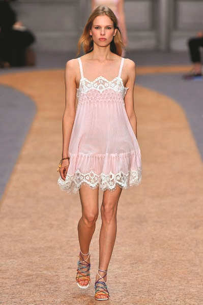 GÖKKUŞAĞININ RENKLERİNE  KUCAK AÇIN