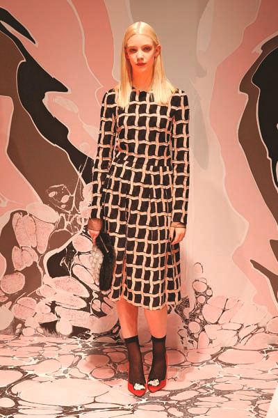 SHRIMPS’IN KREATİF DİREKTÖRÜ HANNAH WEILAND EĞLENCELİ TASARIMLARA İMZA ATIYOR