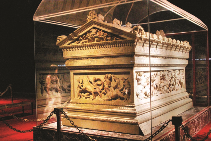 DÜNYANIN EN GÜZEL ANTİK ÇAĞ ESERLERİNDEN BİRİ İSKENDER LAHDİ