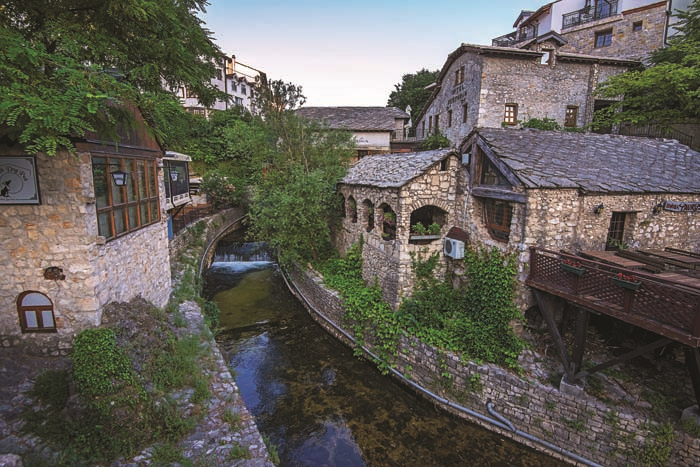 GÜZEL İNSANLARLA DOLU ŞEHİR MOSTAR