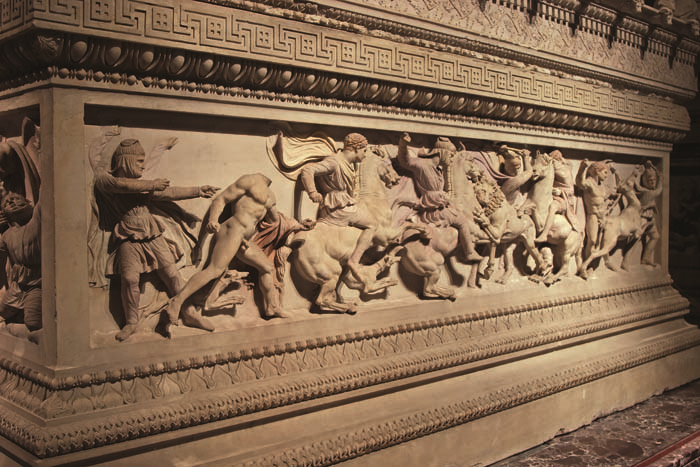 DÜNYANIN EN GÜZEL ANTİK ÇAĞ ESERLERİNDEN BİRİ İSKENDER LAHDİ