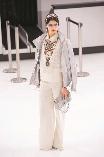 YAZIN VAZGEÇİLMEZİ  BEYAZ