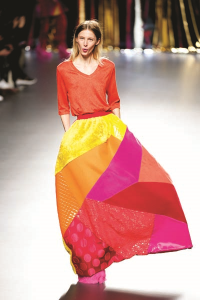 İSPANYOL TASARIMCI AGATHA RUIZ DE LA PRADA RENKLERİN KRALİÇESİ OLARAK TANINIYOR