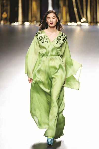 İSPANYOL TASARIMCI AGATHA RUIZ DE LA PRADA RENKLERİN KRALİÇESİ OLARAK TANINIYOR