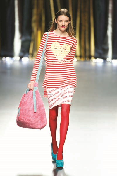 İSPANYOL TASARIMCI AGATHA RUIZ DE LA PRADA RENKLERİN KRALİÇESİ OLARAK TANINIYOR