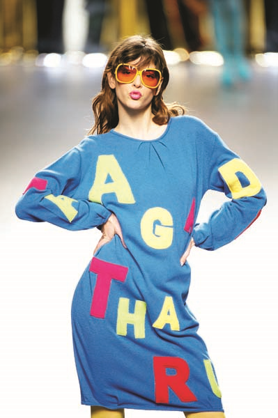 İSPANYOL TASARIMCI AGATHA RUIZ DE LA PRADA RENKLERİN KRALİÇESİ OLARAK TANINIYOR