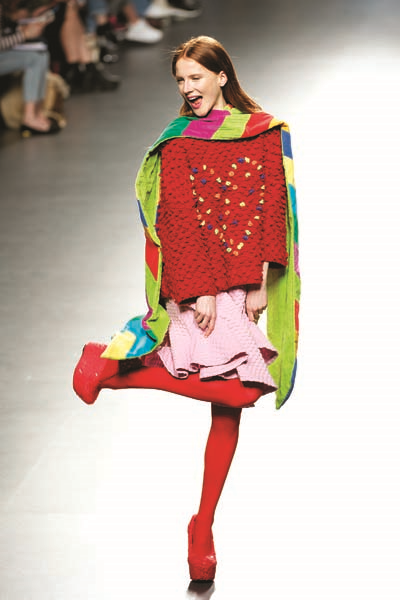 İSPANYOL TASARIMCI AGATHA RUIZ DE LA PRADA RENKLERİN KRALİÇESİ OLARAK TANINIYOR