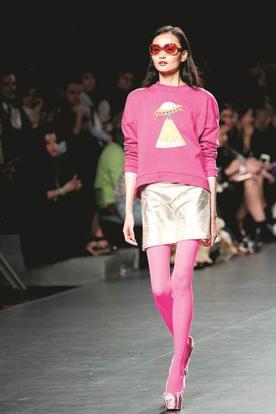 İSPANYOL TASARIMCI AGATHA RUIZ DE LA PRADA RENKLERİN KRALİÇESİ OLARAK TANINIYOR