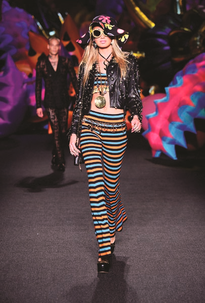 YENİ KOLEKSİYONA EĞLENCELİ TANITIM 