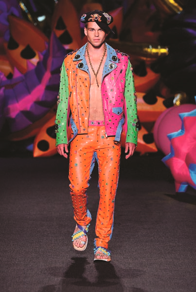 YENİ KOLEKSİYONA EĞLENCELİ TANITIM 