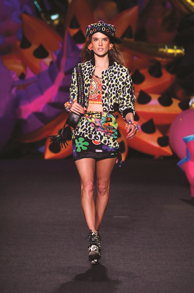 YENİ KOLEKSİYONA EĞLENCELİ TANITIM 