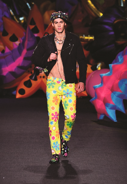 YENİ KOLEKSİYONA EĞLENCELİ TANITIM 