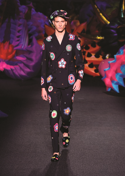 YENİ KOLEKSİYONA EĞLENCELİ TANITIM 