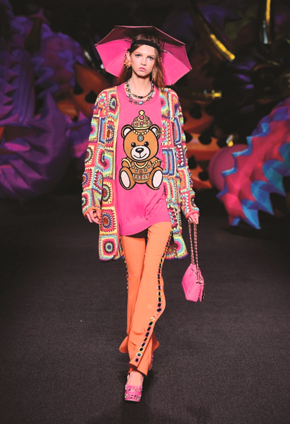 YENİ KOLEKSİYONA EĞLENCELİ TANITIM 