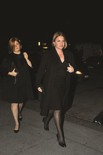 CEMİYETİN SİYAH ZARAFETİ