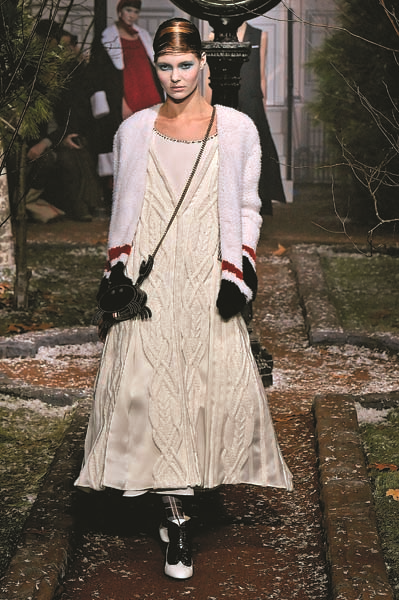 AMERİKALI TASARIMCI THOM BROWNE TEATRAL TARZIN PODYUMA YANSIMASI