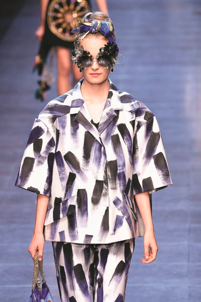 GÜNEŞ GÖZLÜKLERİNİZLE ŞAŞIRTIN