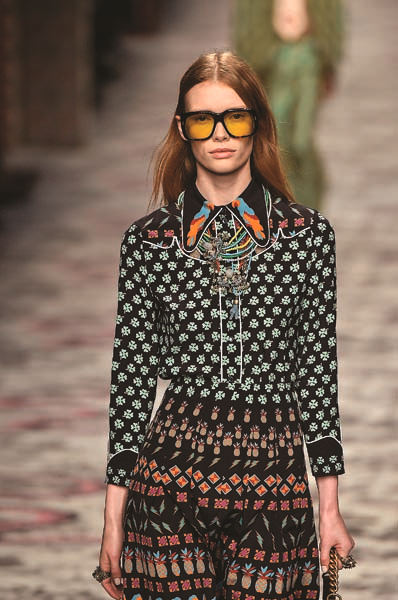 GÜNEŞ GÖZLÜKLERİNİZLE ŞAŞIRTIN