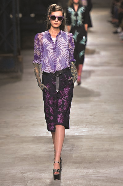 GÜNEŞ GÖZLÜKLERİNİZLE ŞAŞIRTIN