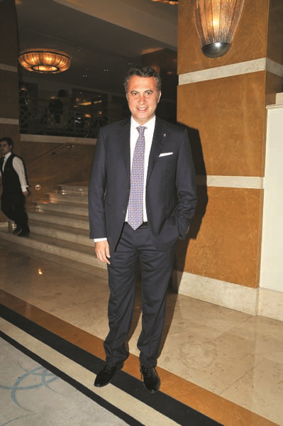 CEMİYETİN ÜNLÜ İSİMLERİ ALEM'İ ANLATTILAR