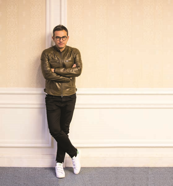 CEMİYETİN ÜNLÜ İSİMLERİ ALEM'İ ANLATTILAR