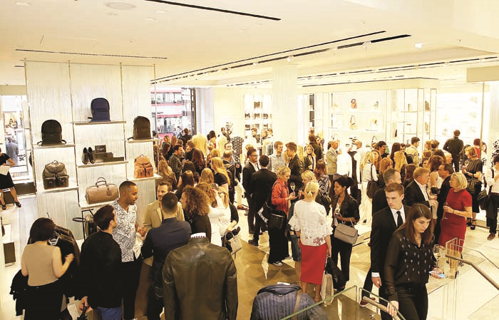 LONDRADAKİ AÇILIŞTA YILDIZLAR BULUŞTU