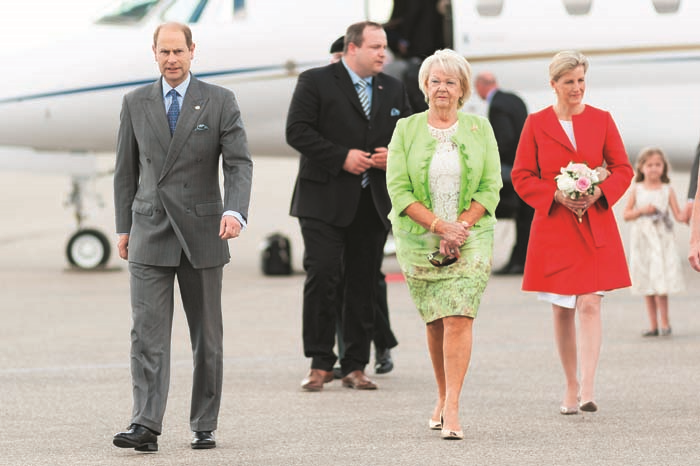 KRALİÇENİN GELİNİ KONTES SOPHİE: "AYNI RENK GİYİNMİŞİZ!" 