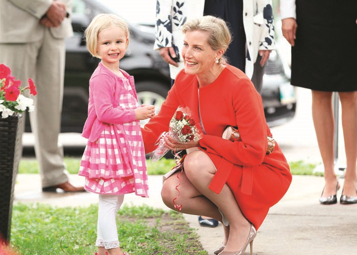 KRALİÇENİN GELİNİ KONTES SOPHİE: "AYNI RENK GİYİNMİŞİZ!" 