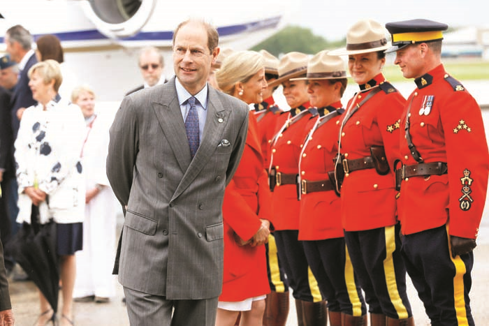 KRALİÇENİN GELİNİ KONTES SOPHİE: "AYNI RENK GİYİNMİŞİZ!" 