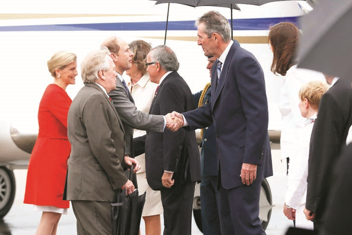 KRALİÇENİN GELİNİ KONTES SOPHİE: "AYNI RENK GİYİNMİŞİZ!" 