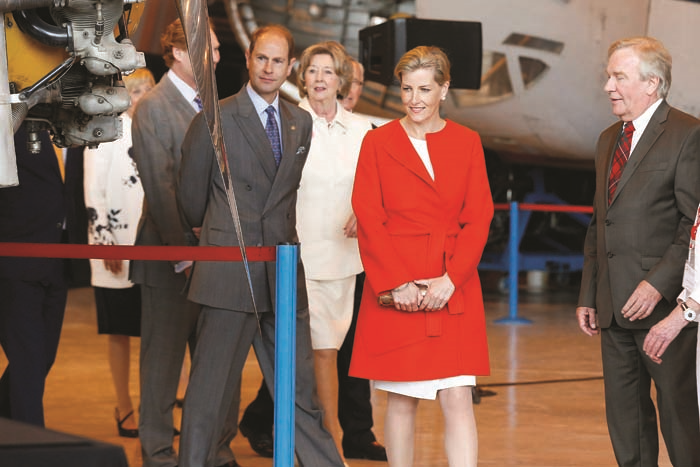 KRALİÇENİN GELİNİ KONTES SOPHİE: "AYNI RENK GİYİNMİŞİZ!" 