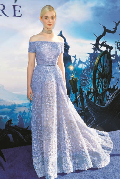 GENÇ YILDIZ ELLE FANNING MODAYLA EĞLENİYOR