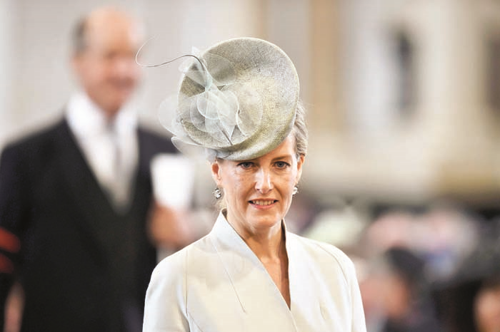 KRALİÇENİN GELİNİ KONTES SOPHİE: "AYNI RENK GİYİNMİŞİZ!" 