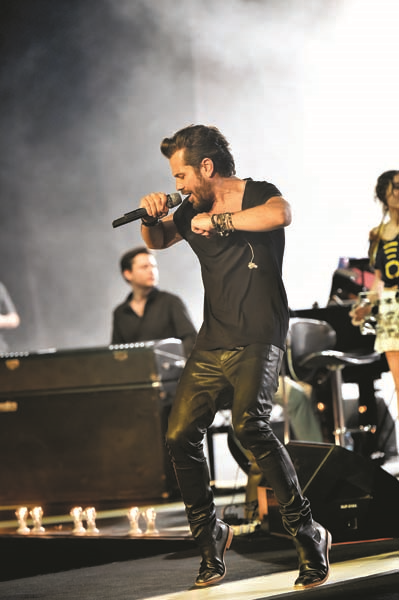 VODAFONE RED HARBİYE AÇIKHAVA’DA KENAN DOĞULU’DAN MUHTEŞEM KONSER