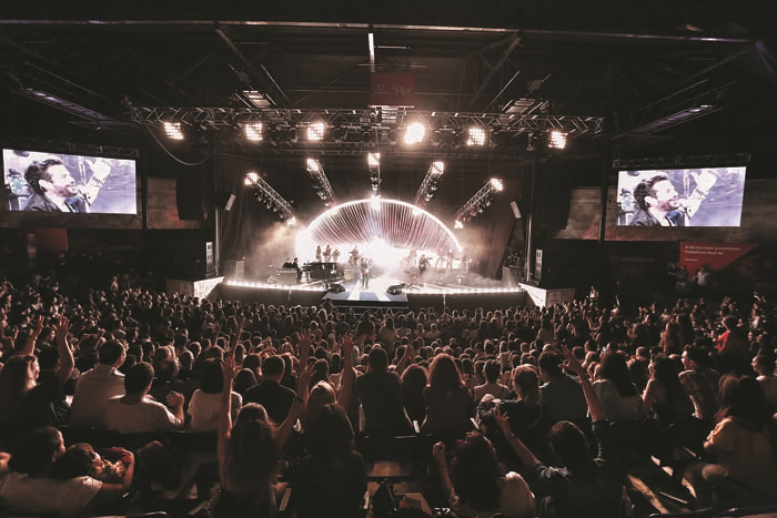 VODAFONE RED HARBİYE AÇIKHAVA’DA KENAN DOĞULU’DAN MUHTEŞEM KONSER