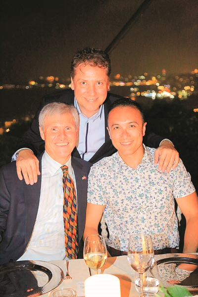 ATIL KUTOĞLUNDAN YENİ YAŞINA ÖZEL KUTLAMA