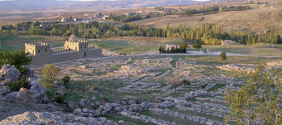 BİN TANRILI BİR HALK ANADOLU'NUN İLK İMPARATORLUĞU HİTİTLER
