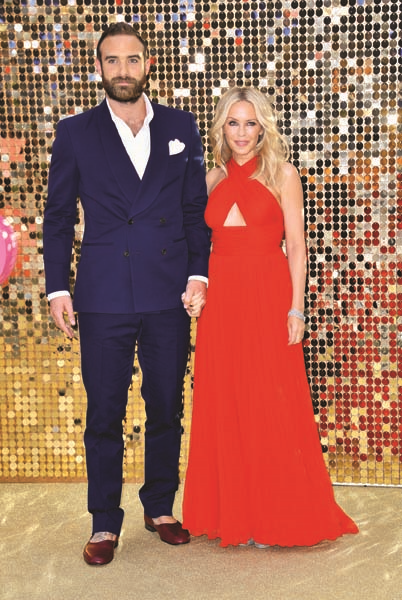 EFSANE DİZİYE RENKLİ GALA