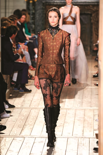 ALEM ‘PARİS FASHION WEEK’İ YAKINDAN TAKİP ETTİ