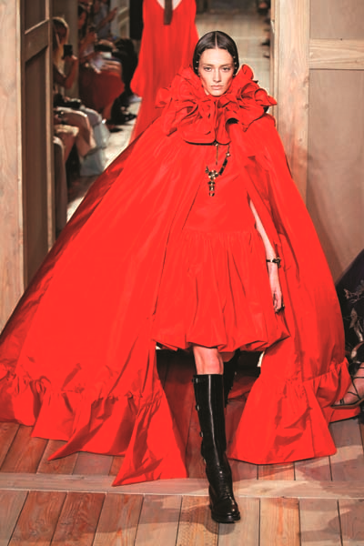 ALEM ‘PARİS FASHION WEEK’İ YAKINDAN TAKİP ETTİ