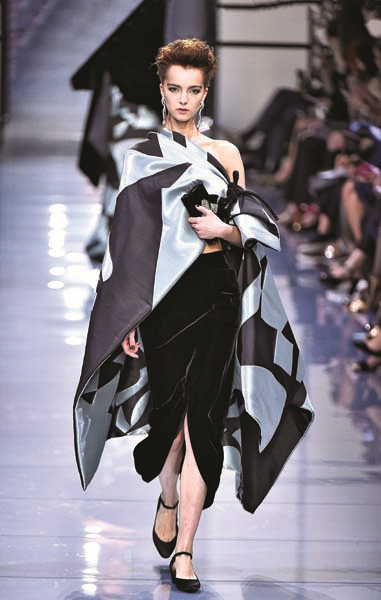 ALEM ‘PARİS FASHION WEEK’İ YAKINDAN TAKİP ETTİ