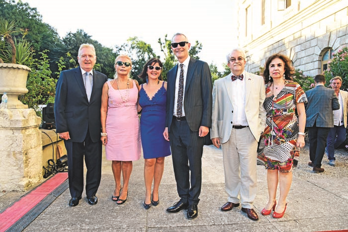 İNGİLİZ TİCARET ODASI’NDAN KONSOLOSA VEDA PARTİSİ