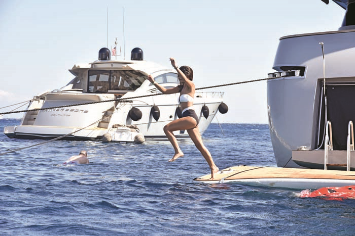 ALEM, MYKONOS ADASINDA